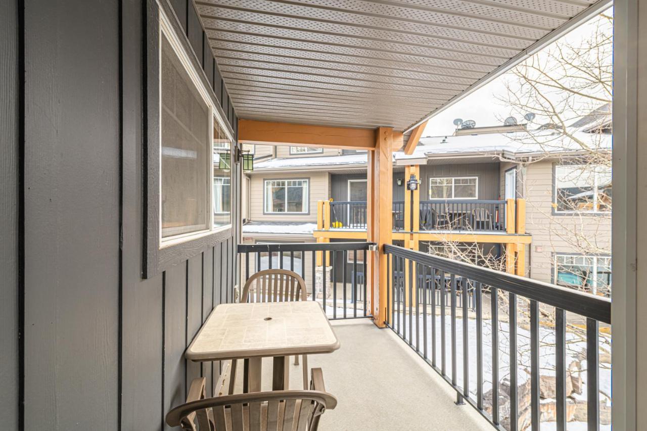 Copperstone Resort - Mountain View 2 Bedroom Condo Канмор Экстерьер фото