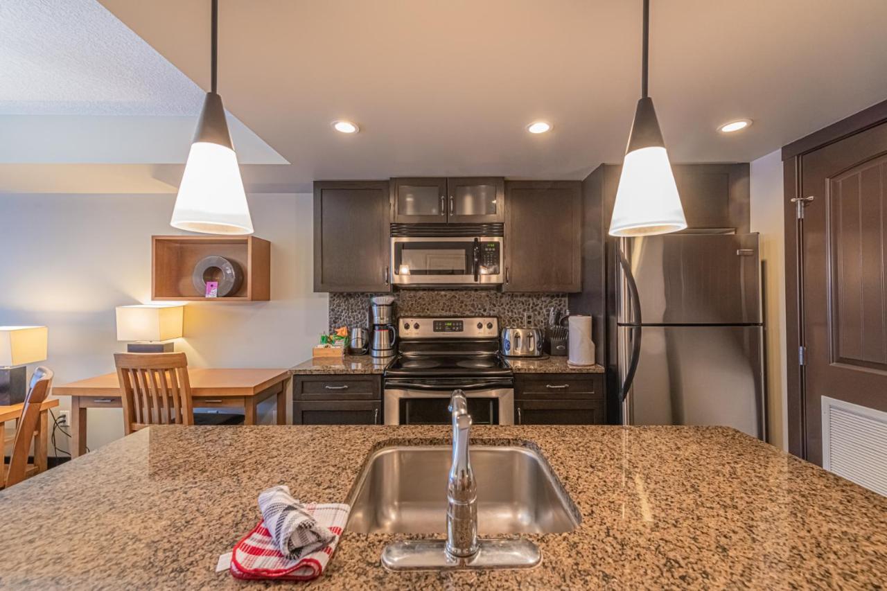 Copperstone Resort - Mountain View 2 Bedroom Condo Канмор Экстерьер фото