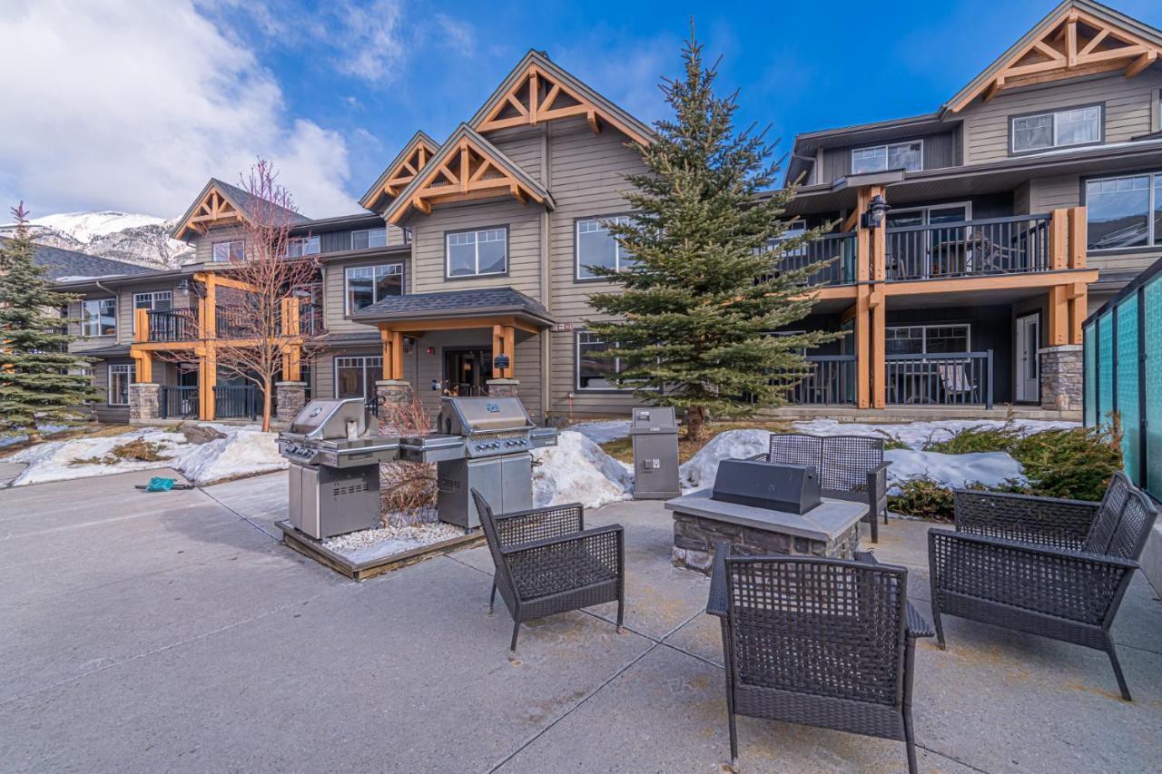 Copperstone Resort - Mountain View 2 Bedroom Condo Канмор Экстерьер фото